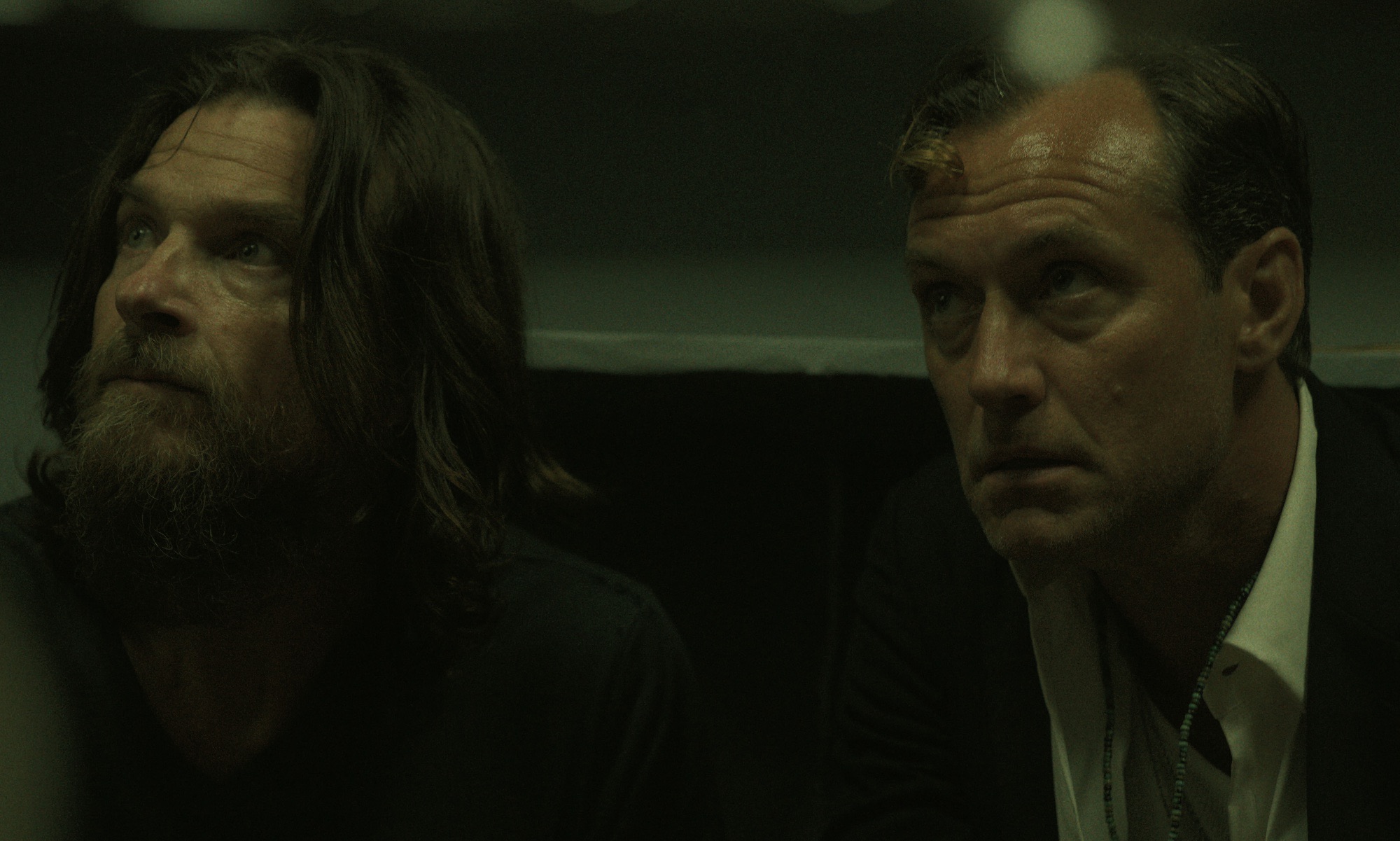 ‘Black Rabbit’ Series Review: Jude Law and Jason Bateman As Brothers | Movies We Texted About